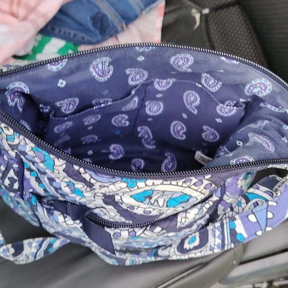 3/$30 NWOT Vera Bradley blue paisley purse with adjustable strap - Picture 6 of 10